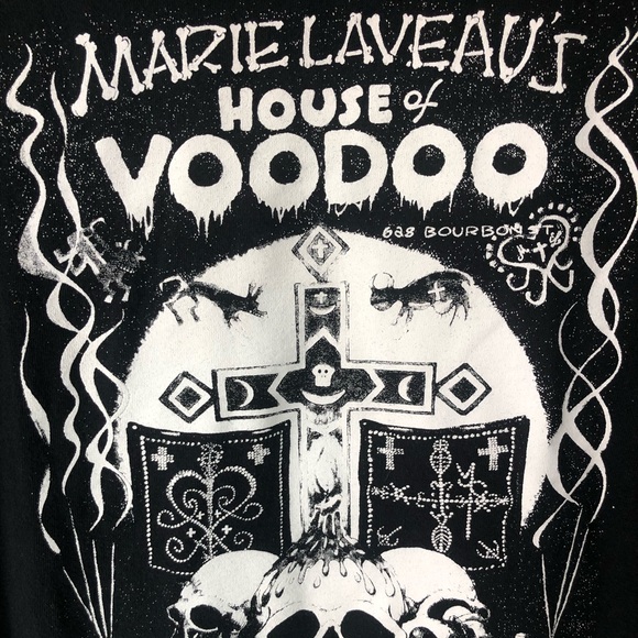 ❌SOLD❌Marie Laveau’s House of Voodoo Graphic Tee - Picture 2 of 4